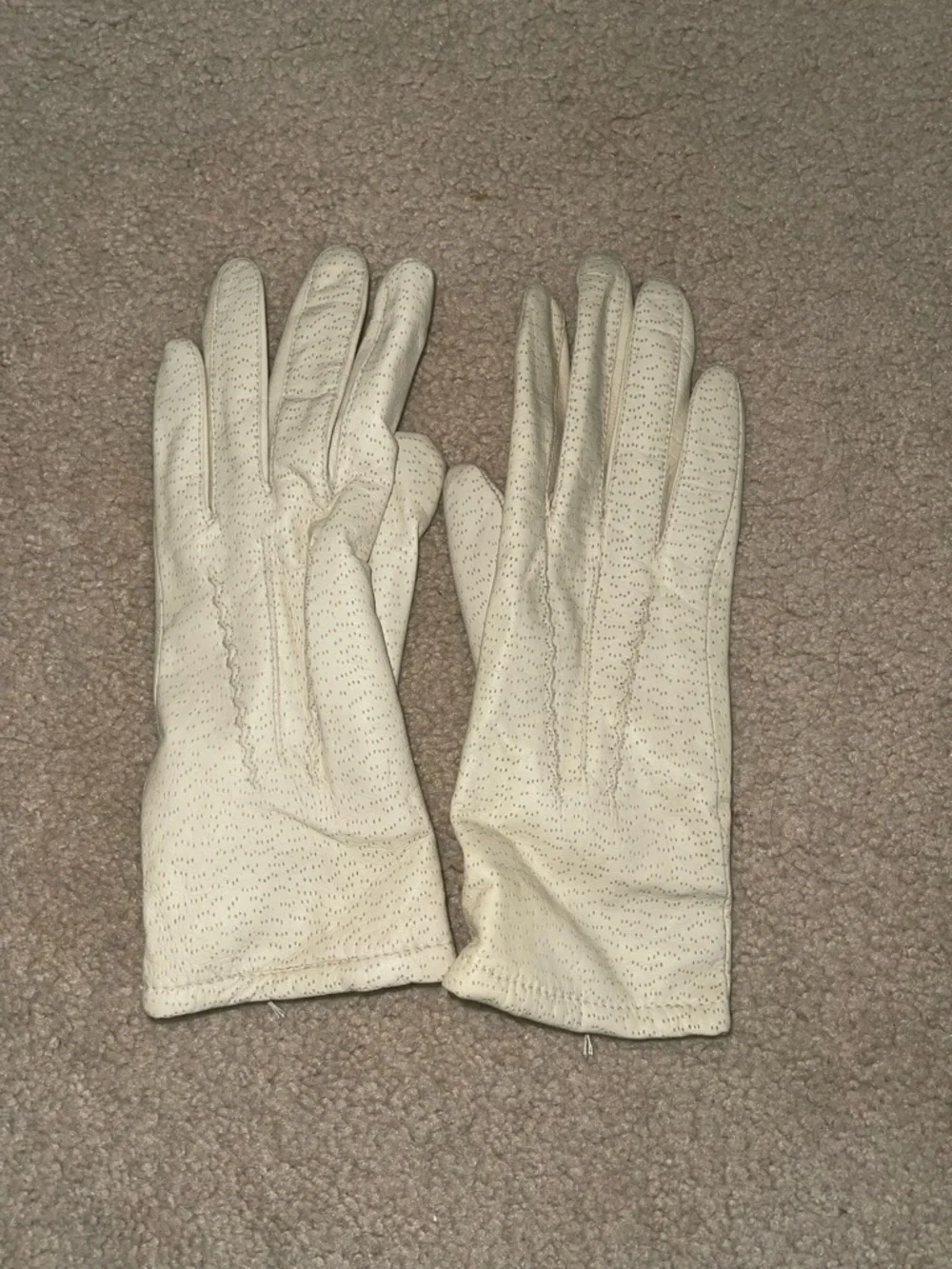 Vintage Fownes Leather Gloves Cream Perforated Driving Gloves Size 7
